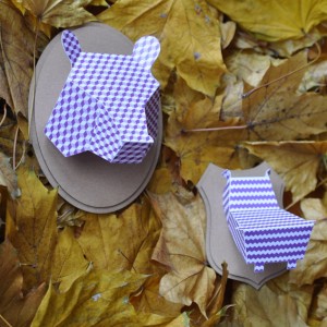 Trophée papier // tête d'ours // violet pastel // motif cube // support ovale